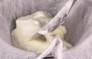 پنیر خانگی به سبک آشپز آلمانی؛ دستور تهیه ساده و سریع + ویدئو