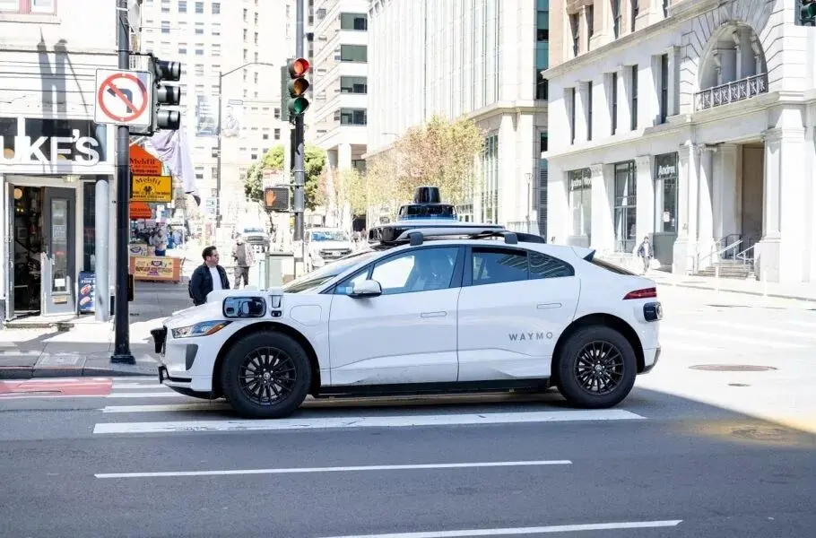 مروری بر تاریخچه تکنولوژی اتومبیل‌های خودران از ابتدا تا سال ۲۰۲۵