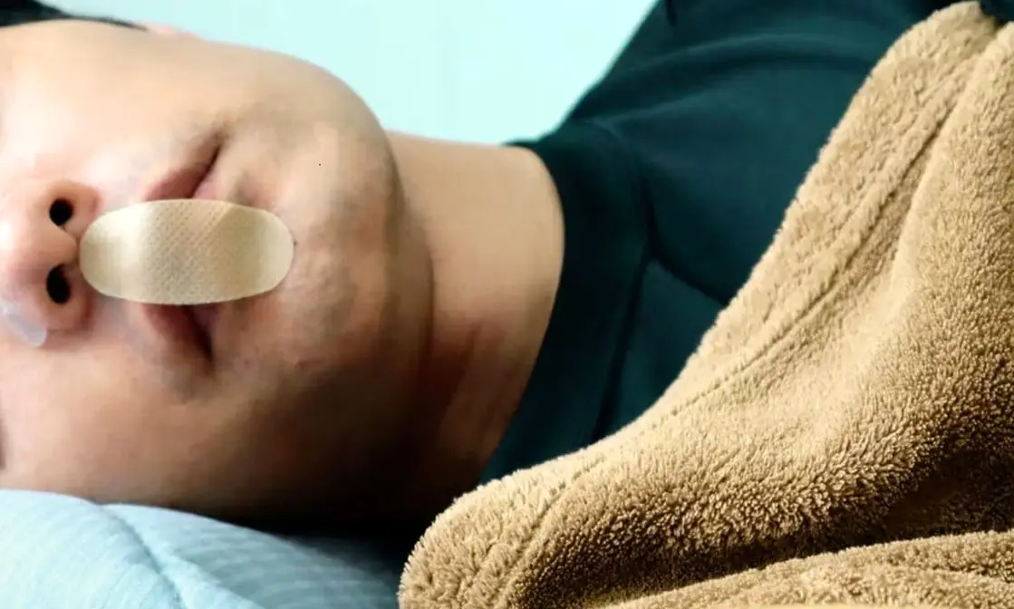 آیا «چسب زدن به دهان» باعث می‌شود بهتر بخوابیم؟