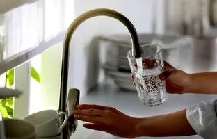 علت افزودن فلوراید به آب توسط برخی کشورها ؛ آیا بی‌خطر است؟