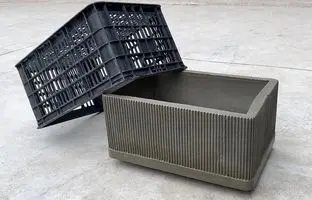 آموزش ساخت گلدان سیمانی با جعبه پلاستیکی در خانه + ویدئو