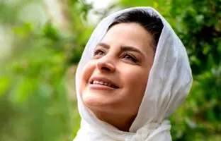 استایل به سبک سلبریتی‌ها؛ استایل هنری با کت کوتاه به سبک سیما تیرانداز