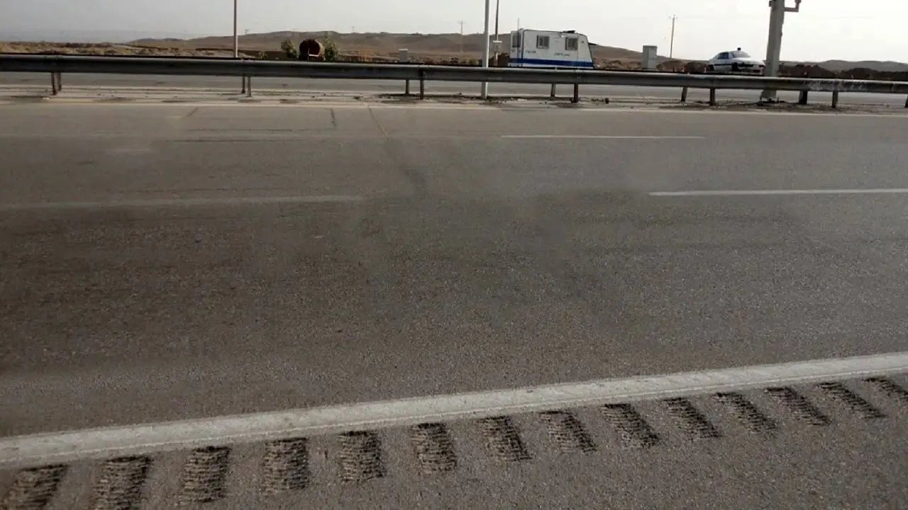 هدف از ایجاد شیارهای لرزاننده کنار جاده‌ ها چیست؟