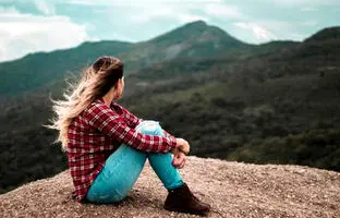 چرا خوبه بعضی وقتها تنها باشیم؟ + ویدئو
