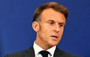 آبروریزی امانوئل مکرون با مواد مخدر روی میز کارش! + ویدئو