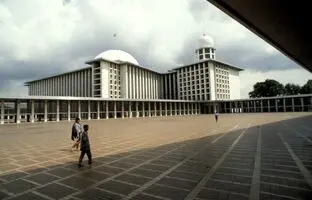 معماری متفاوت مسجدی در اندونزی + عکس