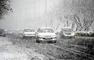 بارش برف و باران در جاده‌های ۳ استان کشور/ ترافیک نیمه سنگین در آزادراه کرج ـ تهران
