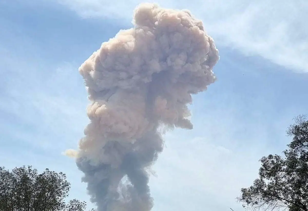 ریزش سقف ساختمان اداری بندر شهید رجایی بر سر کارمندان + ویدئو