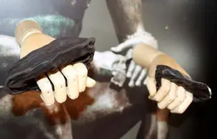  «دستکش‌های بوکس 2 هزارساله» در نزدیکی یک دیوار تاریخی کشف شدند 