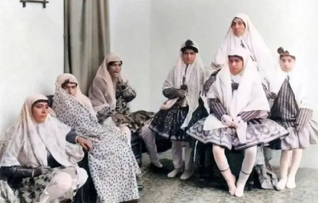 تصاویری جالب از پوشش زنان قاجاری 