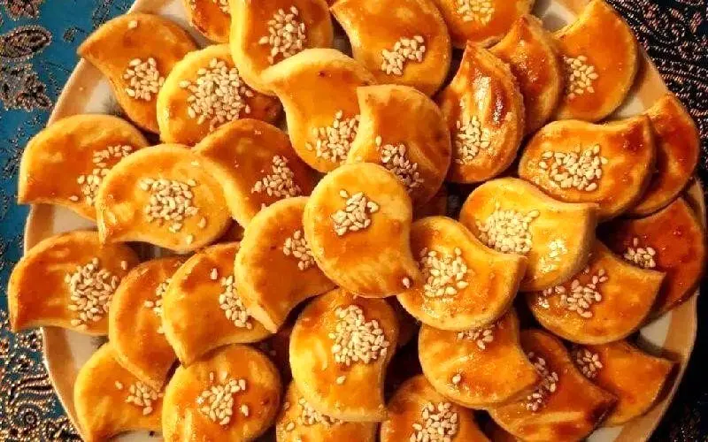 طرز تهیه شیرینی خوشمزه نان چای قزوین در خانه