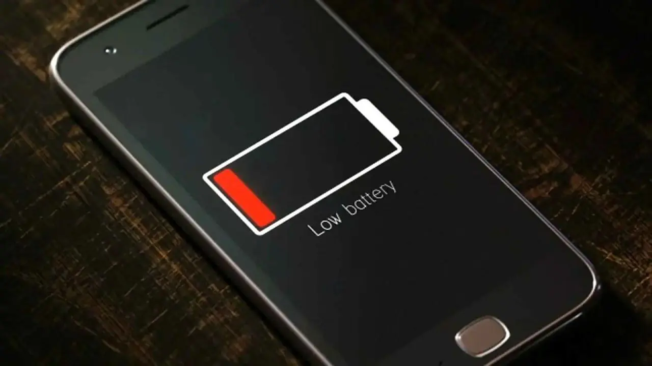 ۸ نکته برای جلوگیری از تمام‌شدن باتری گوشی در سفر