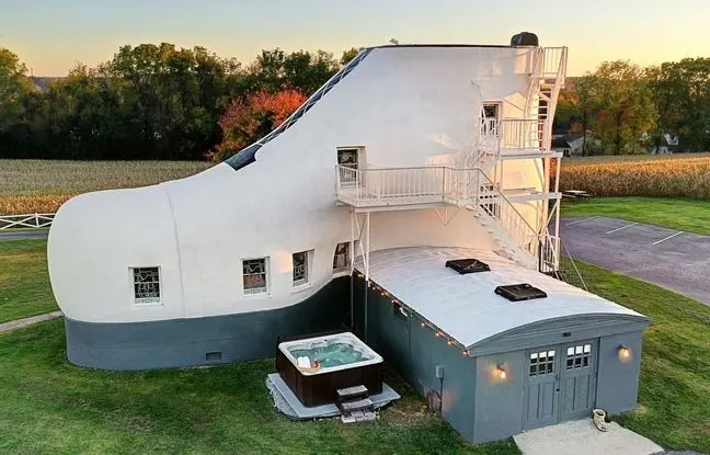 خانه عجیبی که شبیه کفش است! +ویدئو