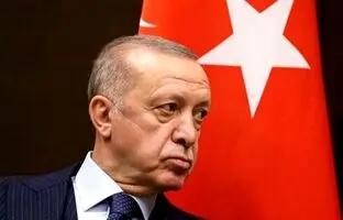 اقدام عجیب اردوغان بعد از بوسیدن دستش توسط یک زن + ویدئو