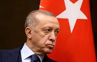 اقدام عجیب اردوغان بعد از بوسیدن دستش توسط یک زن + ویدئو