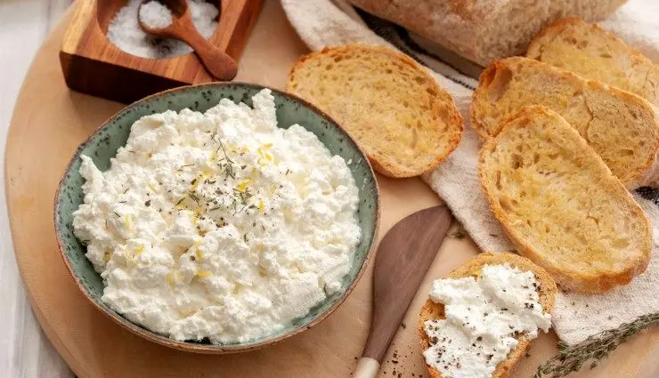 پنیر ریکوتا؛ انواع و ارزش غذایی + طرز تهیه در خانه 