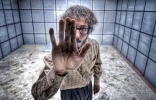 «مرد عینکی»؛ فیلم جدید بهرام افشاری بعد از موفقیت «فسیل» و «هفتاد سی»