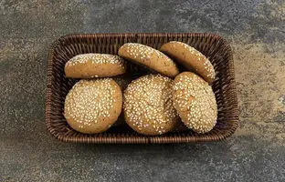 آموزش تهیه شیرینی کنجدی؛ ساده و خوشمزه برای نوروز 