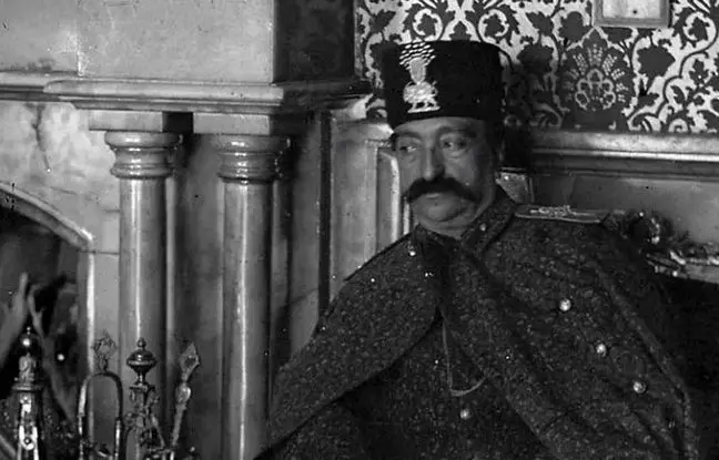 سفر در زمان؛ ژست ملوکانه ناصرالدین شاه در ۴۲ سالگی، سال ۱۳۵۱
