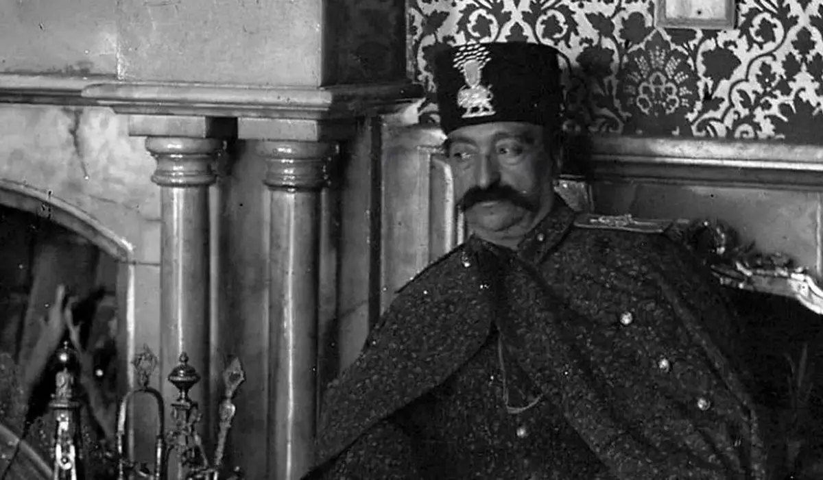 سفر در زمان؛ ژست ملوکانه ناصرالدین شاه در ۴۲ سالگی، سال ۱۳۵۱
