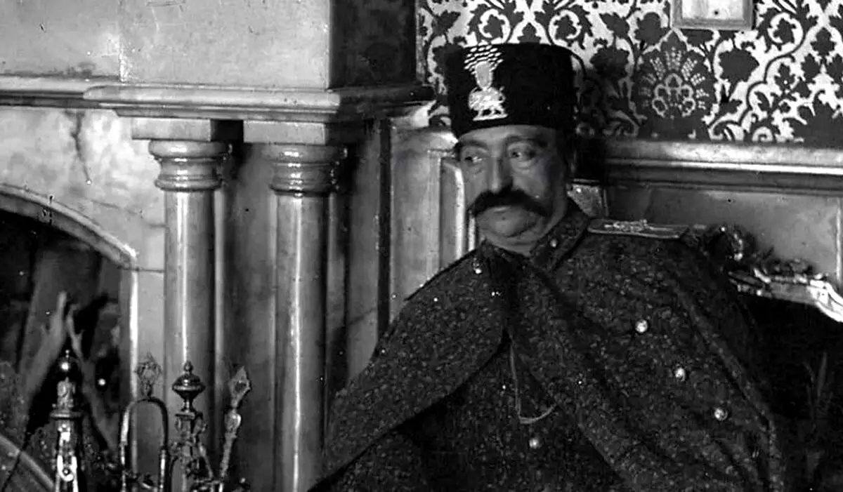 سفر در زمان؛ ژست ملوکانه ناصرالدین شاه در ۴۲ سالگی، سال ۱۳۵۱
