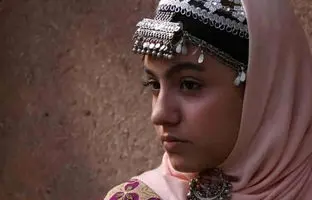  استایل کریسمسی نیکی نصیریان (آهو سریال بانو عمارت) 