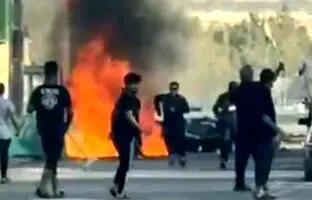 (ویدئو) لحظه خالی کردن ترمز تریلی و تصادف با یک پراید