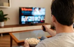 تلویزیون ۱۲ فروردین چه فیلم‌هایی پخش می‌کند؟
