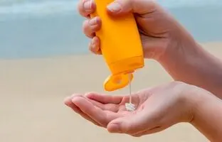 بهترین ضد آفتاب بی رنگ بازار؛ 5 برند محبوب مصرف کنندگان