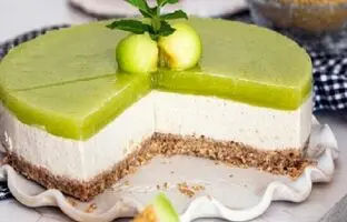 خوشمزه بپزید؛ طرز تهیه چیزکیک گوجه سبز با طعمی کاملا متفاوت 