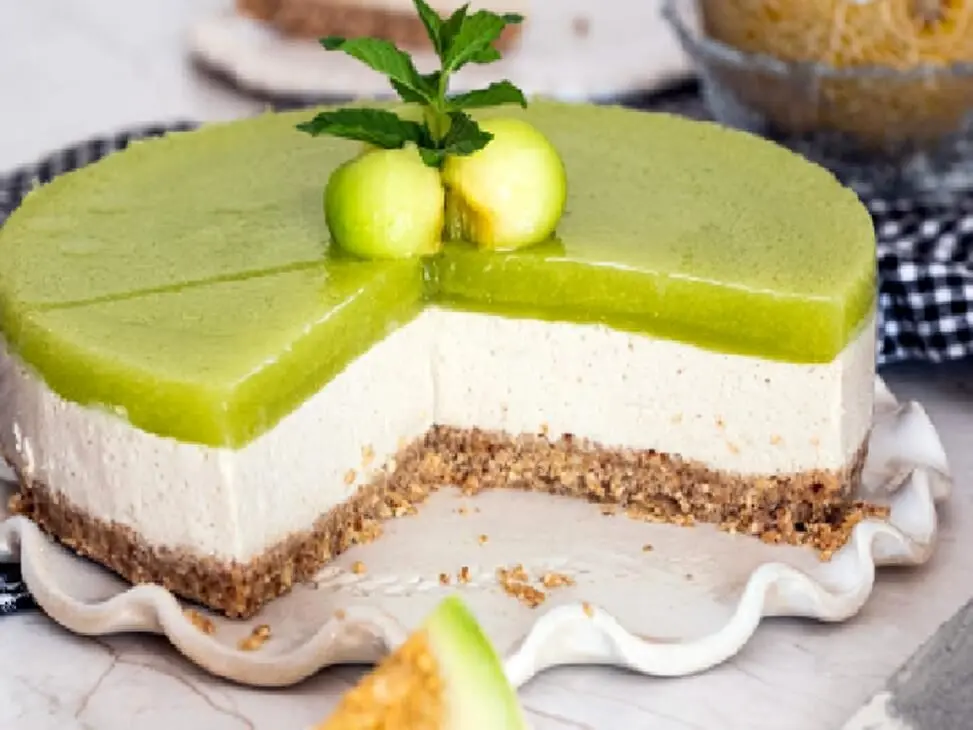 خوشمزه بپزید؛ طرز تهیه چیزکیک گوجه سبز با طعمی کاملا متفاوت 