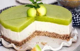 خوشمزه بپزید؛ طرز تهیه چیزکیک گوجه سبز با طعمی کاملا متفاوت 