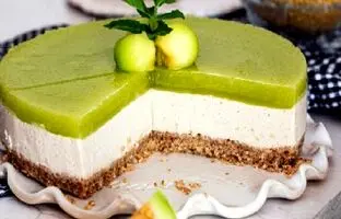 خوشمزه بپزید؛ طرز تهیه چیزکیک گوجه سبز با طعمی کاملا متفاوت 