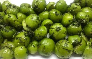 خوشمزه بپزید؛ طرز تهیه هلی کتنی (گوجه سبز کوبیده) به روش اصیل شمالی