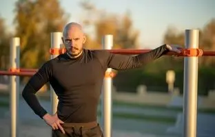 ۱۰ ویژگی ظاهری جذاب مردان برای زنان؛ کچل‌ها جزو جذاب‌ترین‌ها!
