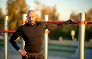 ۱۰ ویژگی ظاهری جذاب مردان برای زنان؛ کچل‌ها جزو جذاب‌ترین‌ها!
