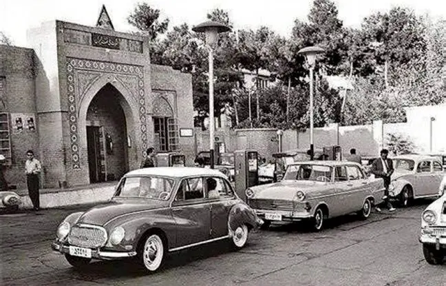 تصویر کمتر دیده شده از پمپ بنزین قدیمی میدان بهارستان 