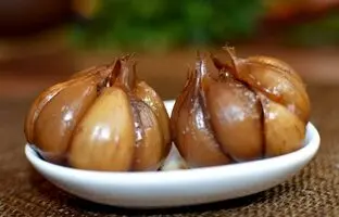 مهم ترین خواص سیر ترشی ۷ ساله