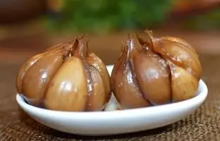 مهم ترین خواص سیر ترشی ۷ ساله