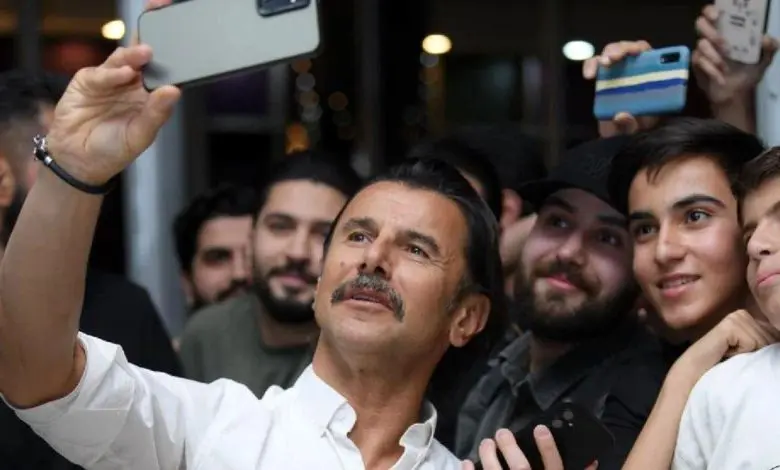 ازدحام مردم برای دیدن امین حیایی در مشهد + ویدئو