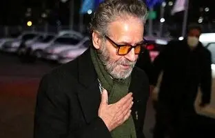 پاپاراتزی ایرانی؛ انتشار تصاویری از چهره شکسته ابوالفضل پورعرب در مراسم ختم مادرش + ویدئو