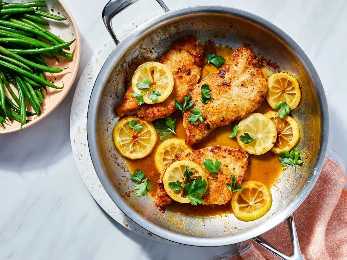 مرغ پارمزان خامه‌ای؛ روشی متفاوت و خوشمزه برای پخت مرغ