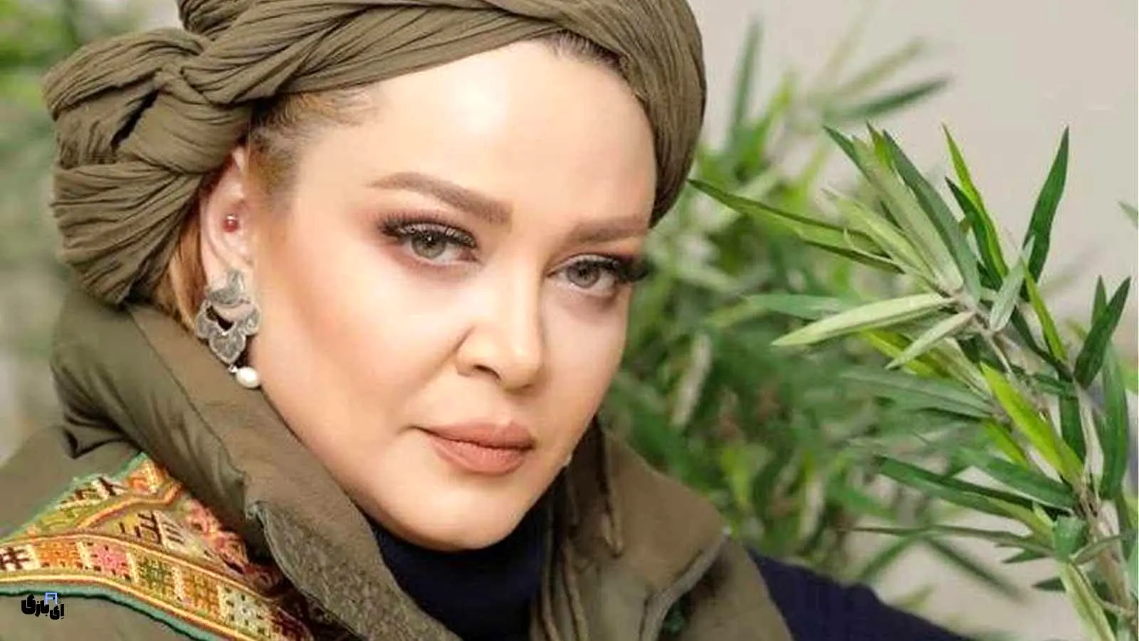  دراز کشیدن بهاره رهنما وسط خیابان در خارج از کشور 