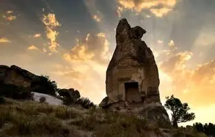 معمای رازآلود الهه مادر در صخره شیر/  رمزگشایی از یک کتیبه ۲۶۰۰ ساله