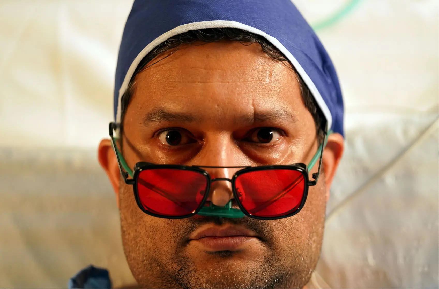 فیلم کمدی «عینک قرمز» را ببینیم؟ 