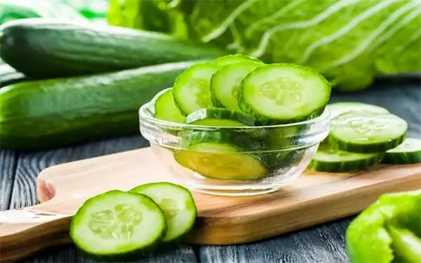 
خواص خیار چیست؟ خوردن آن برای چه کسانی مضر است؟
