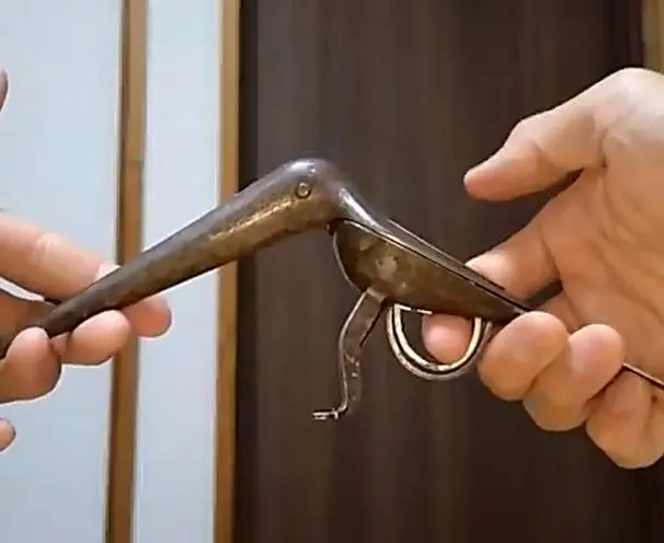 شمایل متفاوت یک قیچی ایرانی که مربوط به قرن ۱۸ است + ویدئو