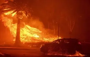 تصاویر آخرالزمانی از آتش‌سوزی جنگلی در جنوب کالیفرنیا + ویدئو
