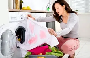 چگونه لباس‌هایی که درون ماشین لباس‌شویی رنگ گرفتند را پاک کنیم؟