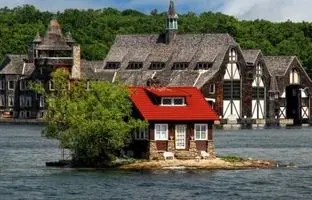 کوچک‌ترین جزیره مسکونی جهان به اندازه یک زمین تنیس! +ویدئو